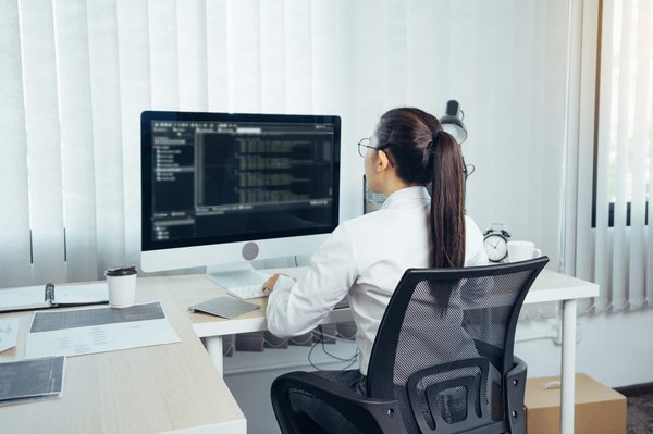 Quels sont les avantages de la maintenance continue d'un site web par une agence?